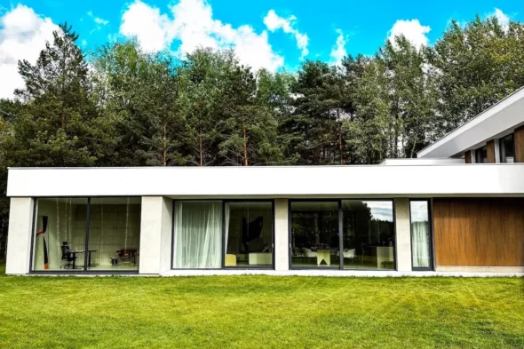 Yawal DP180 and TM77HI aluminium windows, HST RAL7016